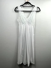 Vanity Fair Vintage Baby Blue Nylon & Satin Lace Robe & Nightgown Set