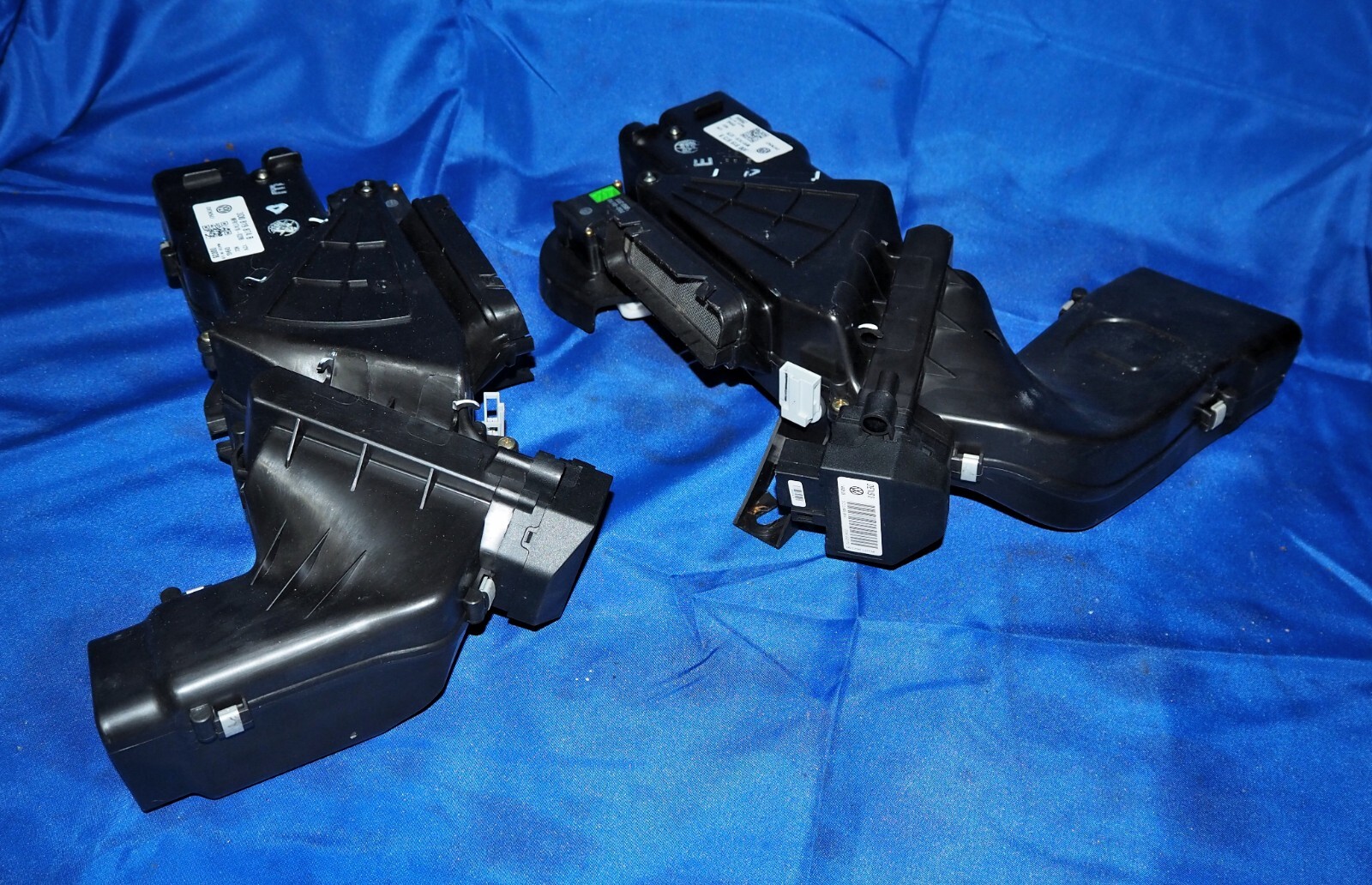 2006-2012 Bentley Flying Spur Under Seat Heater Duct Air Vent Pair OE W/Warranty
