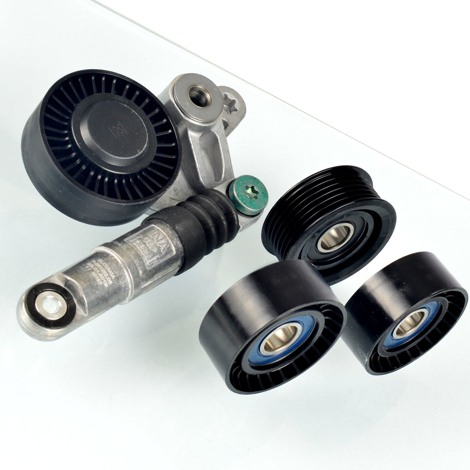 BOSCH 6PK2460 Keilrippenriemen + Rollen Satz Für AUDI A4 B6 B7 A6 C6 A8