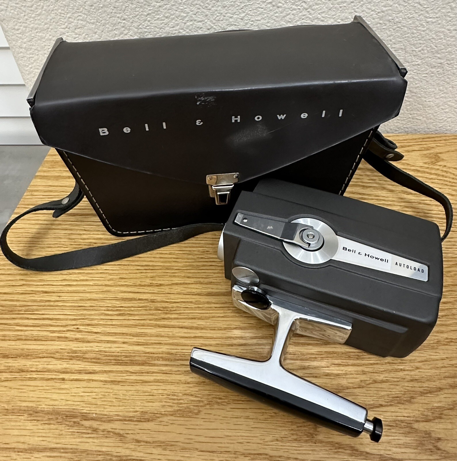 Vintage Bell Howell SUPER EIGHT Camera w/Autoload Optronic Eye