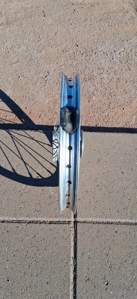 Llanta delantera D.I.D 70-100/17 para Honda Crf150r Foto 3 de 4