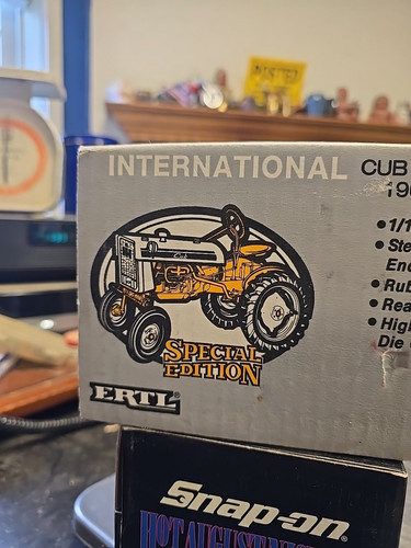 Ertl Maßstab 1:16 International Farmall Cub Traktor Sonderedition 1991 - Bild 7 von 9