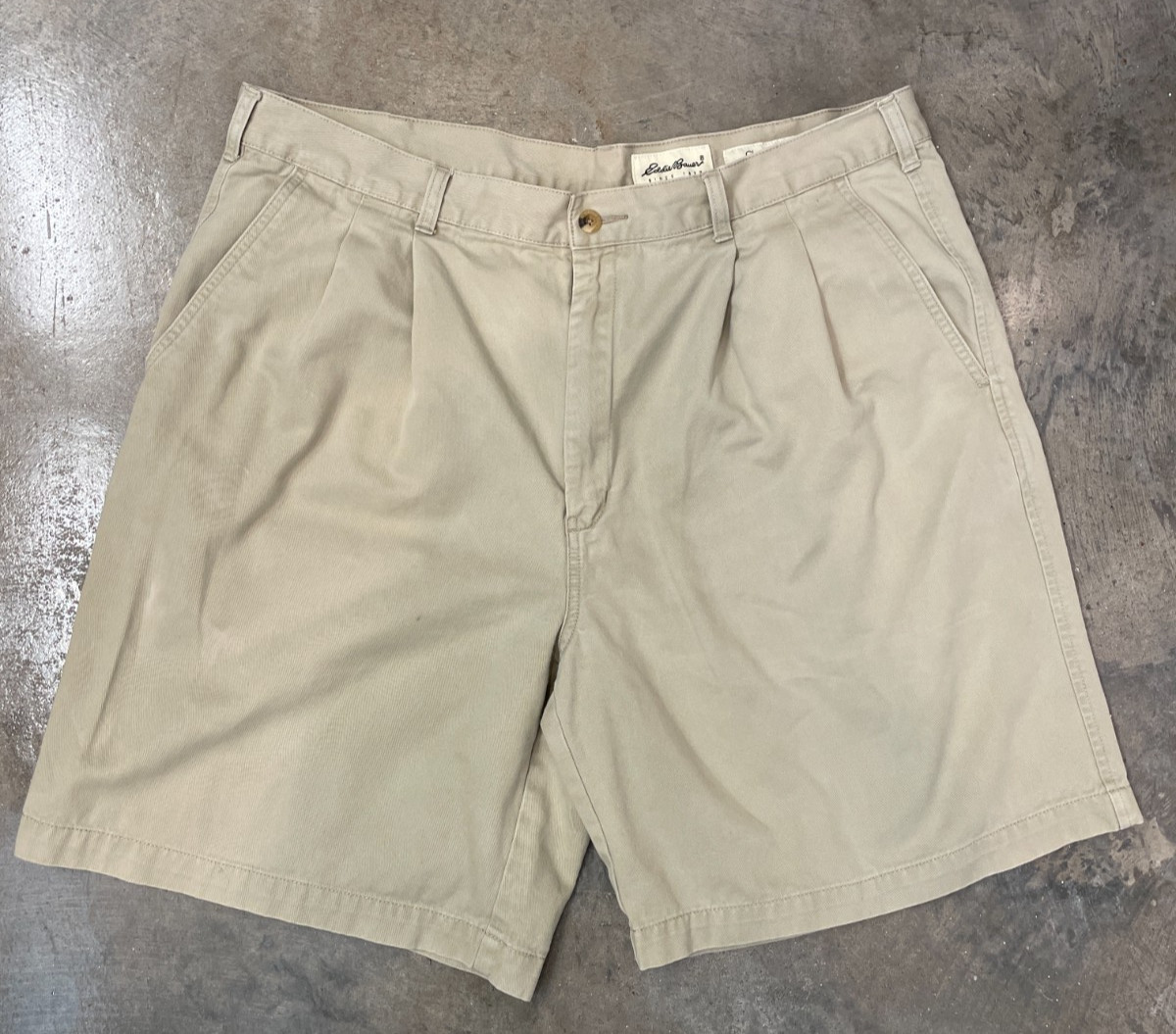 Eddie Bauer Chino Shorts Men 40 Khaki Pleated 8” Inseam Cotton Classic Fit
