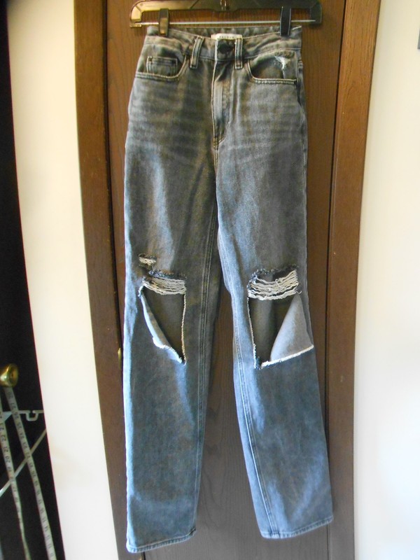 TALL WOMEN'S PACSUN BLACK LIGHT WASH DISTRESSED HIGH RISE "MOM" JEANS SIZE 23
