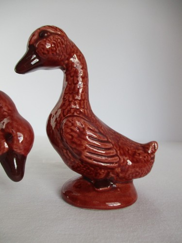 Pottery Plum Red Goose Figurines Vintage Ceramic Geese Set - Picture 8 of 8
