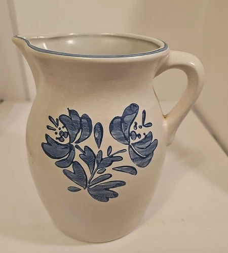 Vintage Pfaltzgraff Yorktowne 416Y Large 64 Oz Pitcher. Excellent!