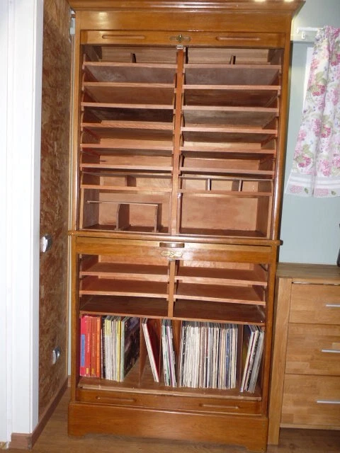 Archivador/armario de doble persiana estilo americano en madera de roble - Imagen 3 de 4