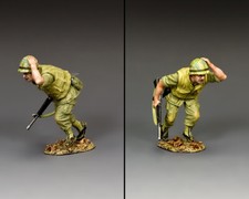 KING COUNTRY VIETNAM WAR VN036 U.S. MARINE RUNNING FOR COVER