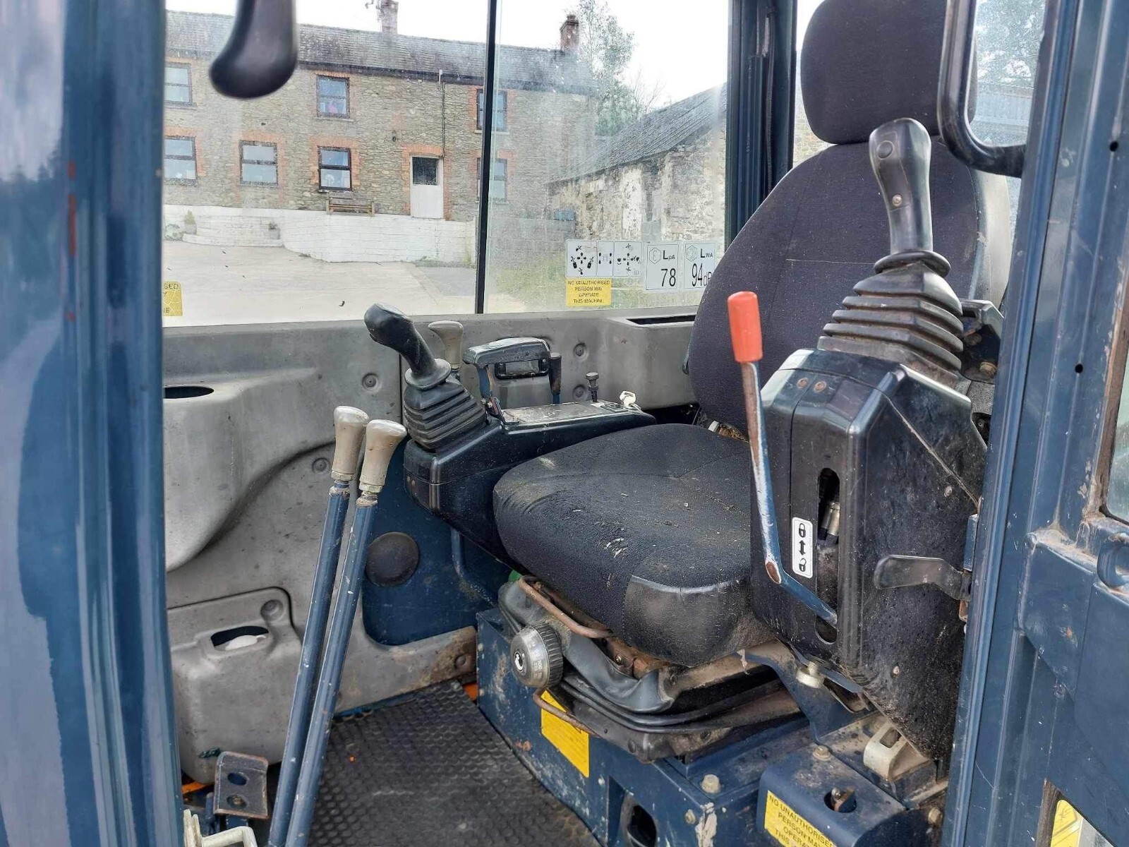 Hanix H26C 2.8 mini digger 3 buckets and forks fully serviced £12495