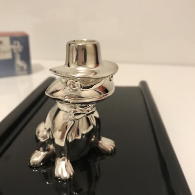 Herr Frosch als Briefbeschwerer Kerzenhalter Stiftehalter versilbert Figur 