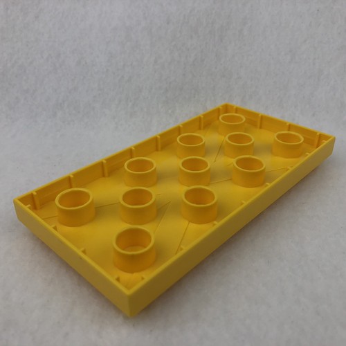 LEGO 4672 Yellow Duplo, Plate 4 x 8 (x1) - Picture 2 of 3