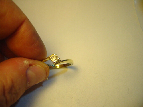 Vintage Solid 9ct Gold Ring - Beautiful Quality Sparkly Small Diamond - Size Q - Picture 11 of 12