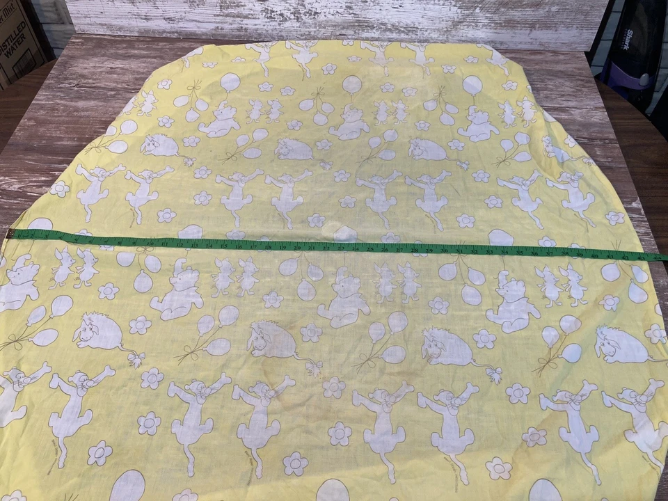 Sábana bajera ajustada Winnie the Pooh personajes amarillos para niños pequeños Disney Sears Foto 2 de 4