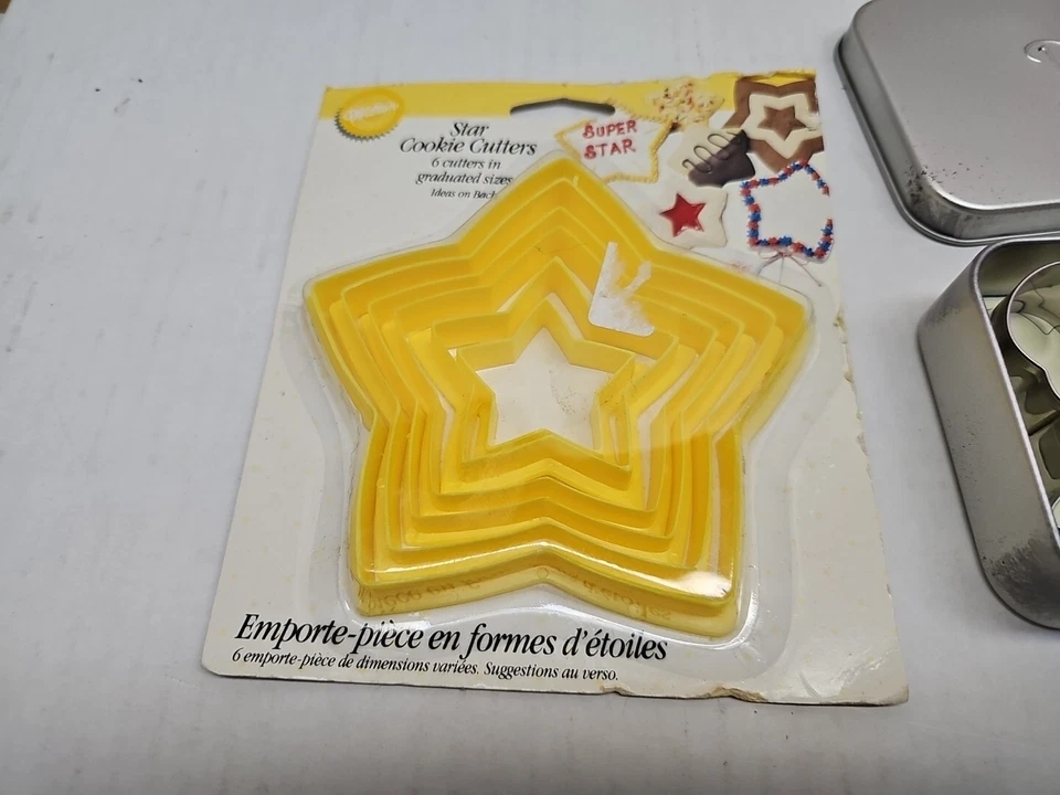 Pampered Chef Creative Cutters  Set of 8 Storage Tin & Plastic Stars Cookie Cut - Image 4 of 4