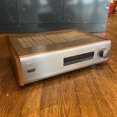 YAMAHA DSP-2000 NATURAL SOUND DIGITAL SOUND FIELD PROCESSOR / VERSTÄRKER AC100V