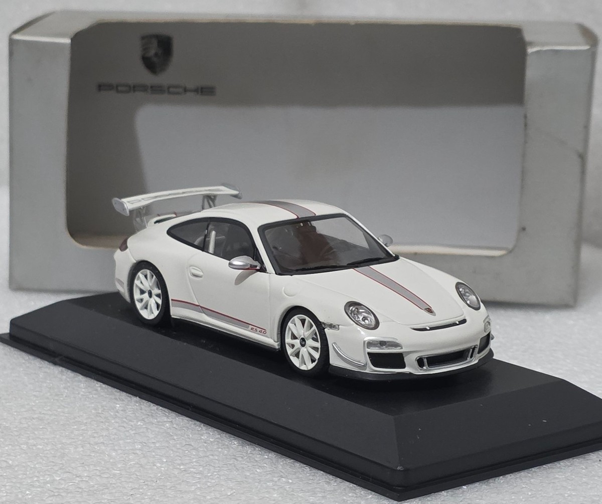 Porsche 911 (997) GT3 RS 4.0 2011 White 1:43 Minichamps WAP 020