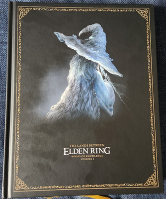 ELDEN RING | BOOKS OF KNOWLEDGE VOL 1 | THE LANDS BETWEEN | ENGLISCH | mit Karte