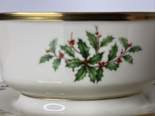 LENOX Holiday Gravy Boat Attached Underplate Holiday Holly Made in USA 24K Gold - Picture 2 of 9