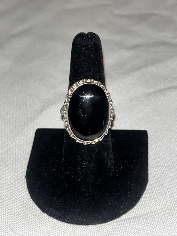 Vintage Large Sterling Silver & Black Onyx Ring. Size 8