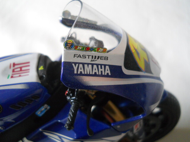 Minichamps 1/12 Valentino Rossi Yamaha YZR-M1 Fiat Yamaha team