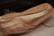 NIB Suffolk Spotlight Pointe Shoes Standard Shank Pink 3.5 XX Ballet Not Ret