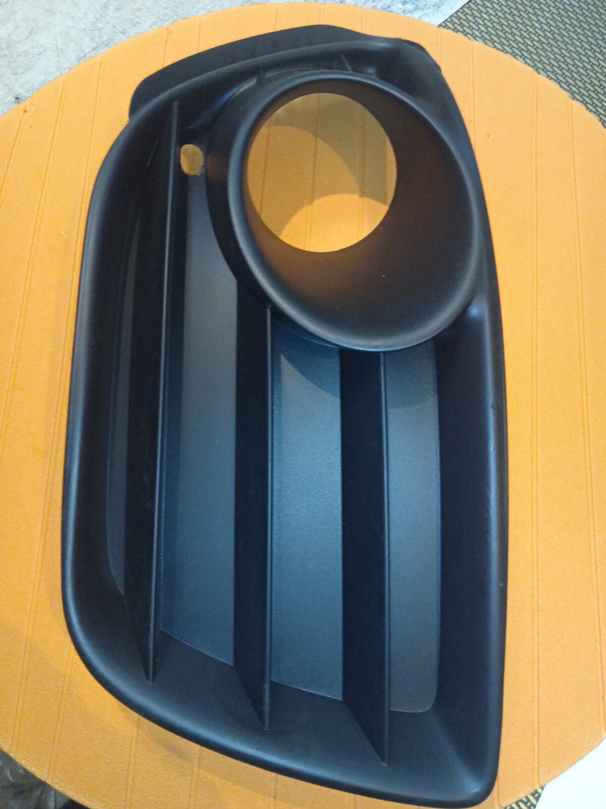 griglia destra paraurti anteriore punto 03 con foro fendinebbia