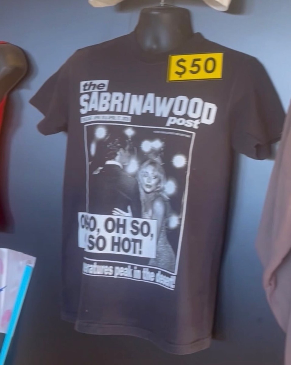 Sabrina Carpenter T-Shirt Tour Official Short - Store Sweet 0 N