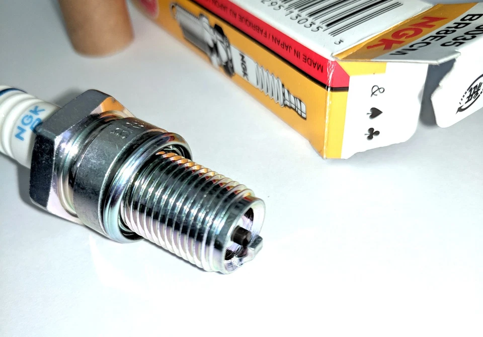 Vela de ignição BR8ECM NGK 3035 CR500AF Shorty Plug & KTM 2T - Imagem 2 de 2