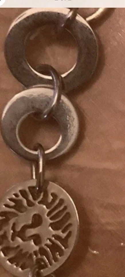 CALVIN KLEIN ЗОЛОТОЙ ТОНИРОВАННЫЙ ОЖЕРЕЛЬЕ КРУГИ С ЛЬВИНЫМИ ЛИЦАМИ 19» - Изображение 4 из 4