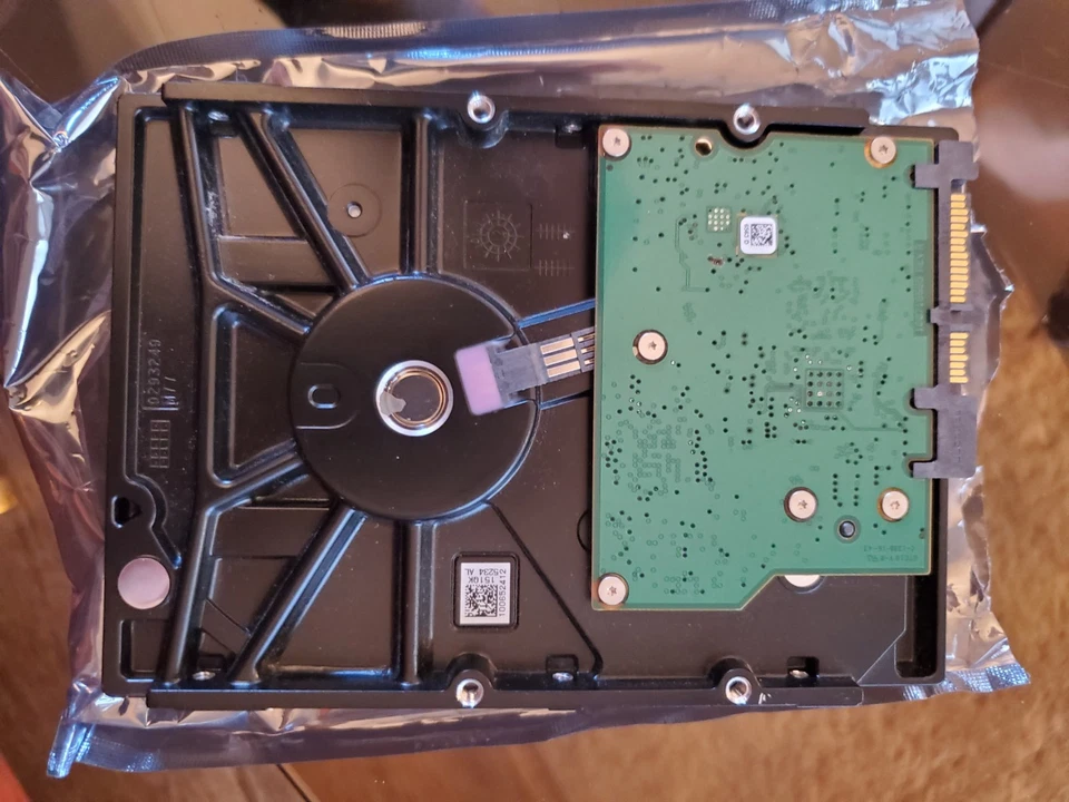 2 TB SATA III Seagate Desktop SSHD ST2000DX001 7200rpm 64MB 3.5 " Hard Drive - Image 2 of 2