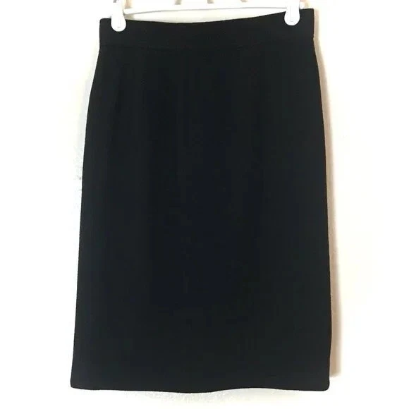 Vintage Chanel Boutique Skirt Size 38 Measures 25x22 Lined Wool Silk Lining