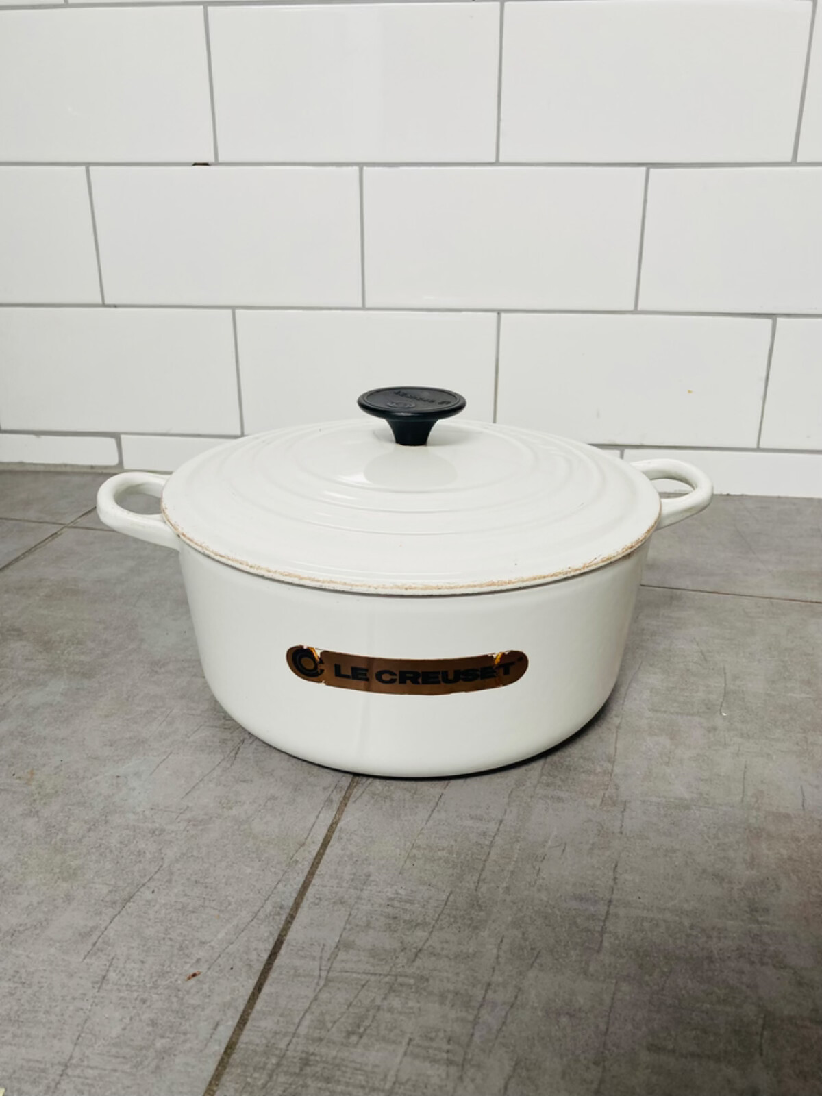 LE CREUSET WHITE 4.5 QT 24 ROUND DUTCH OVEN ENAMEL CAST IRON LID
