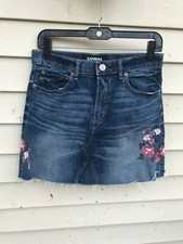 EXPRESS FLORAL EMBROIDERED DENIM stretch SKIRT SIZE 6