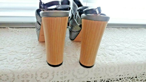 Preciosa sandalia italiana Fornarina 100 % cuero caqui y negra talla UK 3 RRP £144 - Imagen 8 de 11