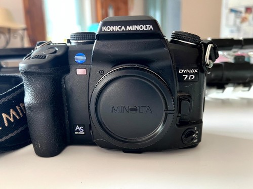 Lot appareils photos Minolta 9000AF + 700DX - Photo 14 sur 16