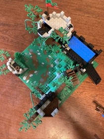 LEGO System Castle Dark Forest Fortress 6079 Incomplete 1996  All Minifigures