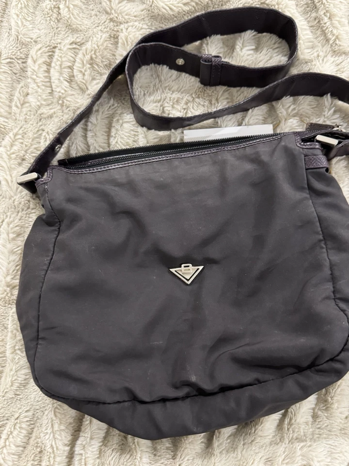 Bolsa de mão Bottega Veneta vintage pequena preta nylon acabamento em couro bolsa tote de ombro - Imagem 3 de 4