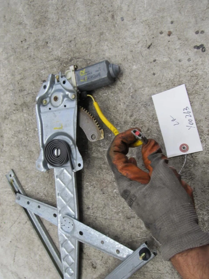 97 Ford Expedition Left driver side rear back door power window regulator motor - Image 4 of 4