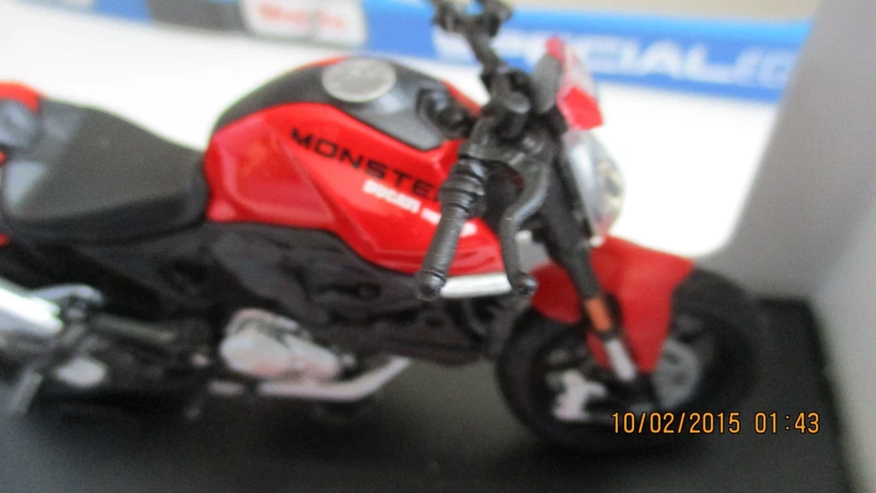 MINIATURE MOTO DUCATI  MONSTER  ROUGE  MAISTO   1/18° - Photo 3/4