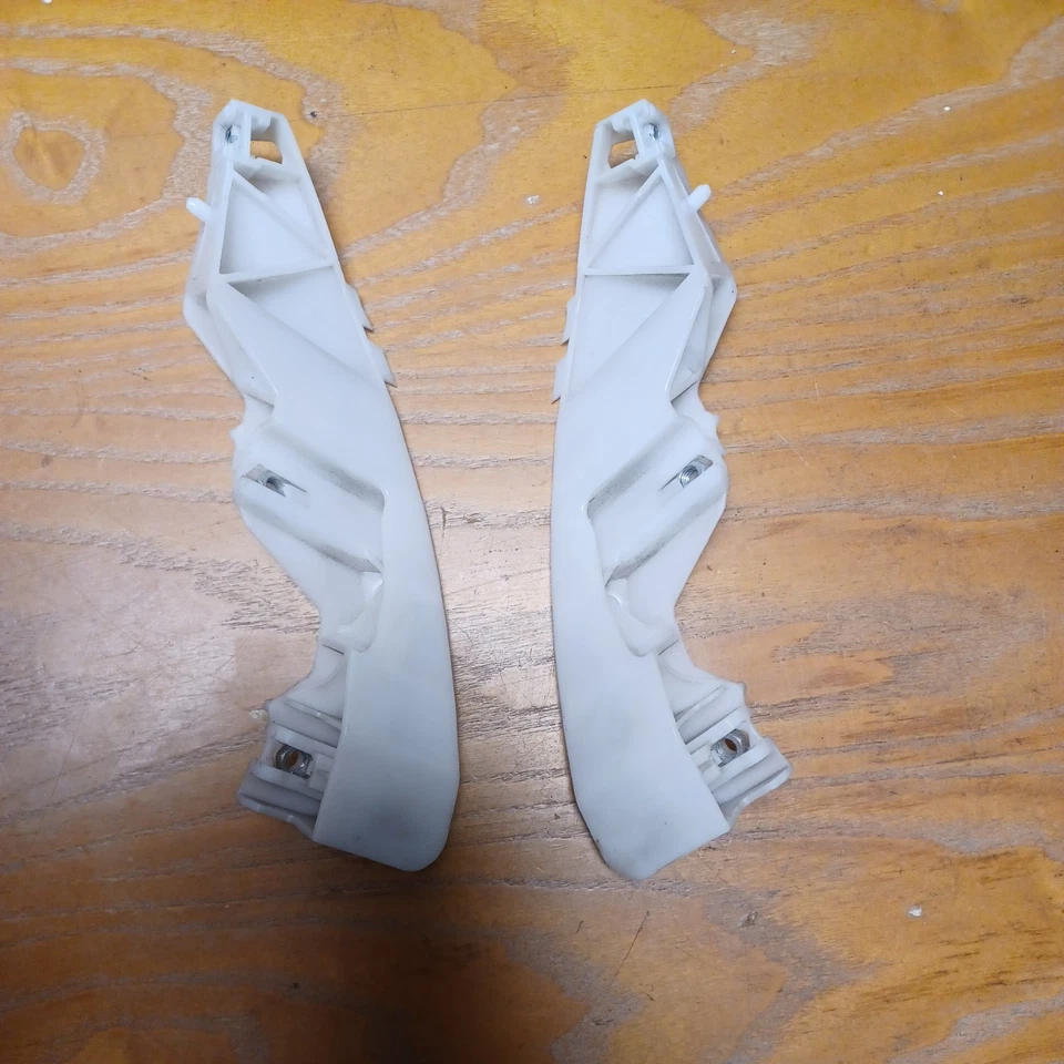 ✅️INFINITI G37 G35 SEDAN Cubierta de parachoques delantero Soporte de montaje lado derecho-derecho Foto 2 de 4