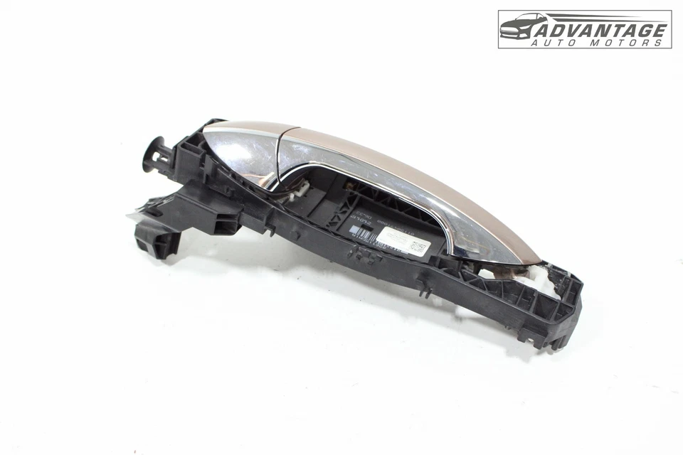 Infiniti QX30 2017-2019 puerta trasera izquierda manija exterior con base OEM Foto 4 de 4