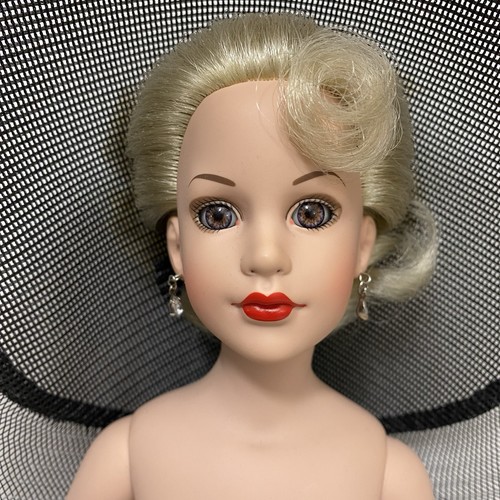 Collier Robert Tonner Kitty 18" poupée blonde femme fatale noir robe chapeau vintage - Photo 3/11