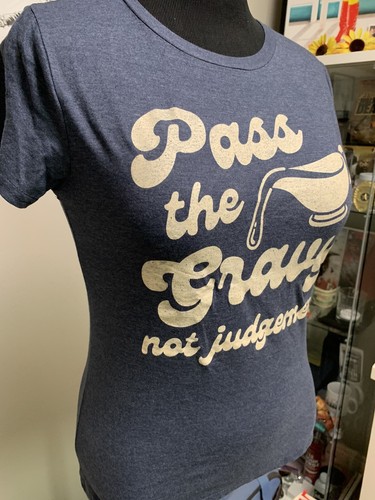 Thanksgiving Funny Tshirt Women’s Medium Pass The Gravy Not Judgement - Picture 3 of 5
