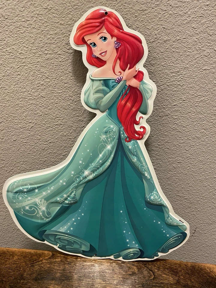 Colgador de pared de metal Disney Ariel Foto 2 de 3