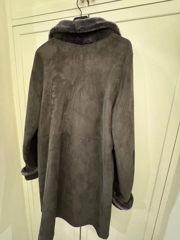 Blue Duck Women's Reversible Button Shearling Sheepskin Fur Coat L  Gray/Green - Image 3 of 4