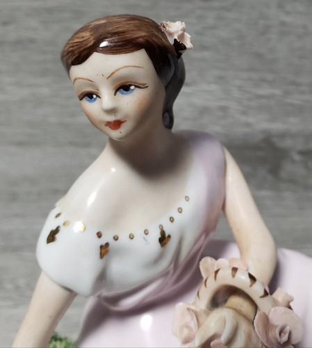 Vintage Rumänien APULUM Lucru manuell, Figur sitzende Frau mit Rosenkorb - Bild 20 von 24