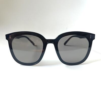 小物 GENTLE MONSTER MYMA 01 NV58NN212MWC_FRONT.jpg