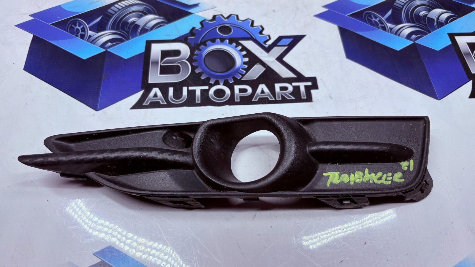 2021-2023 CHEVROLET TRAILBLAZER FRONT BUMPER LEFT FOG LIGHT LAMP BEZEL COVER OEM