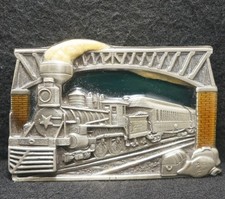 XC23158 NOS VINTAGE 1983 TRAIN ENGINE CAR RAILROAD ARTWORK BELT BUCKLE