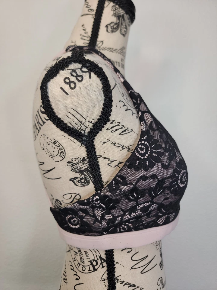 Sujetador deportivo Lorna Jane talla mediana rosa negro encaje superpuesto tiras espalda Foto 3 de 4